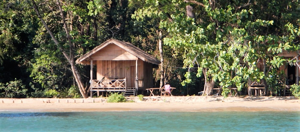 bungalow-op-het-strand-in-Koh-Thmei-Cambodja