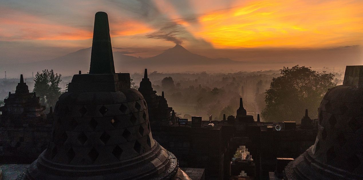 Zonsopgang bij de Borobudur op Java