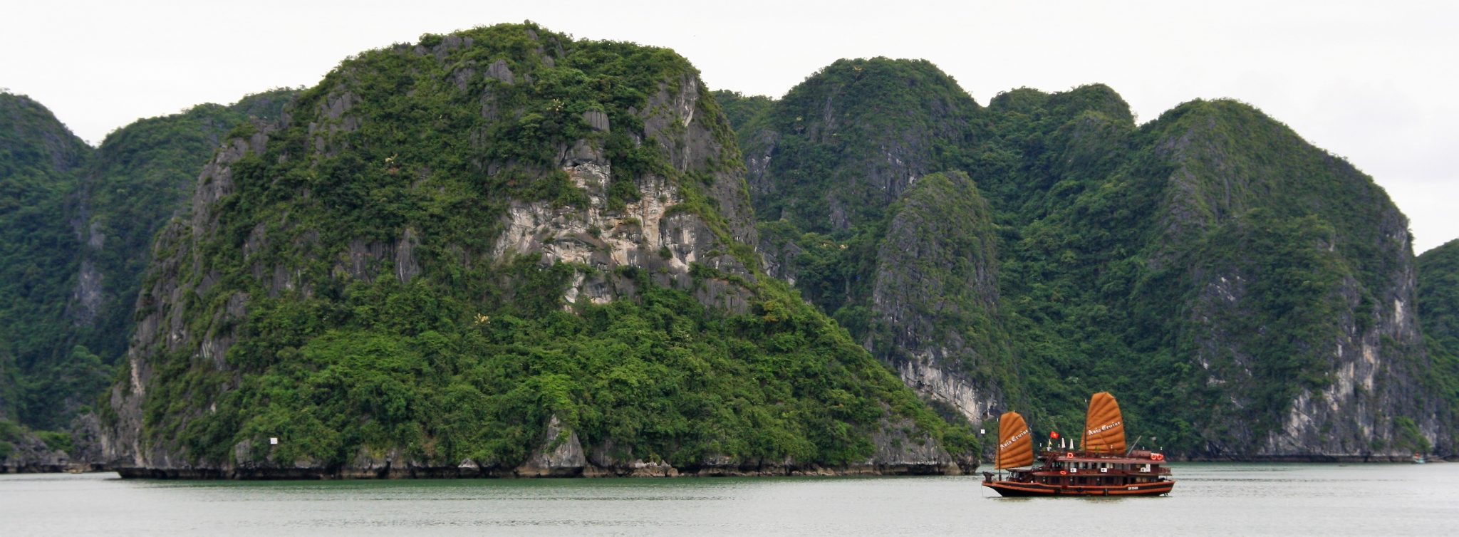 varen op een jonk halaong bay treasury travel rondreizen vietnam
