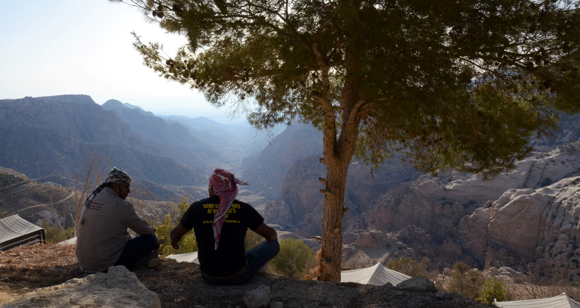 Uitzicht over Wadi Dana, helemaal tot aan Feynan