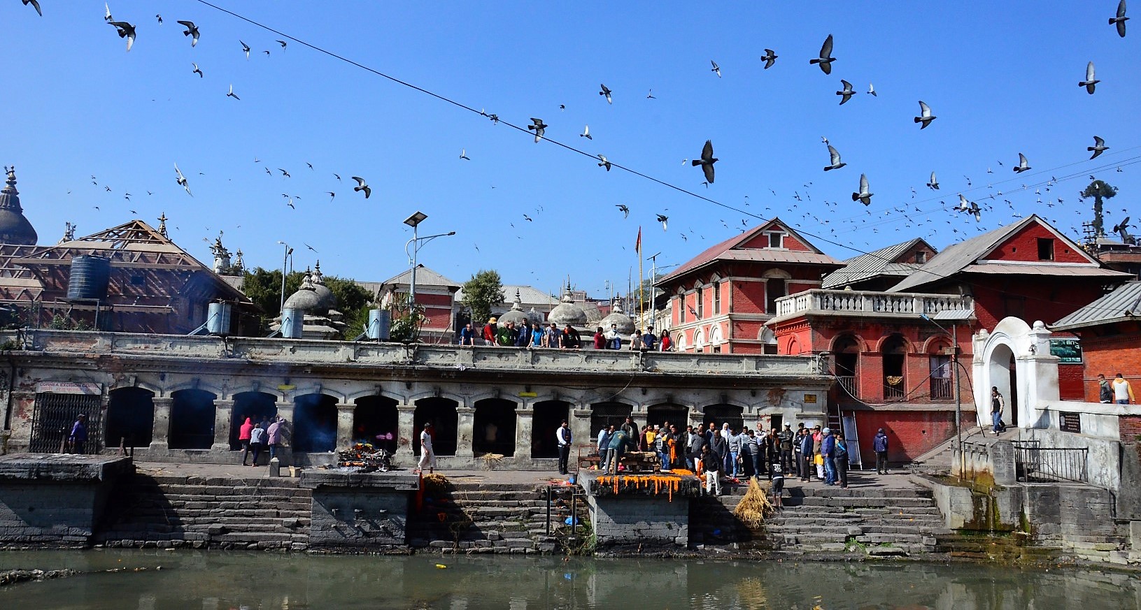 Crematie in de Pashupatinath Tempel, Kathmandu, highlight rondreis door Nepal 