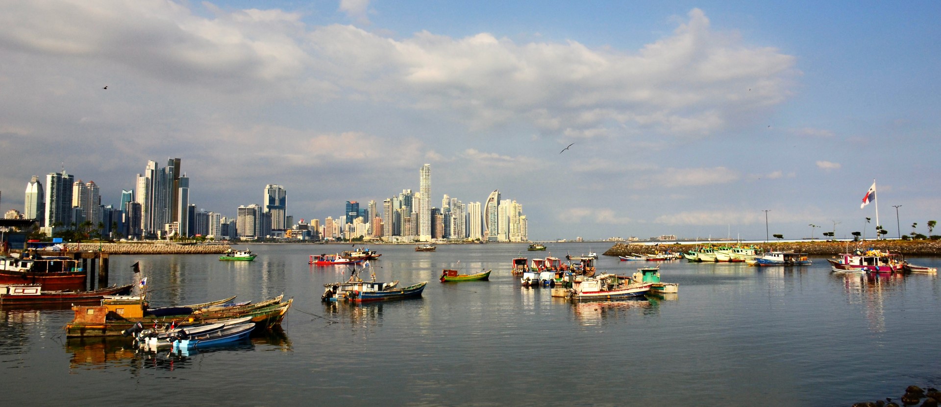 Fotografeer de skyline van Panama City tijdens een Combinatiereis Panama en Costa Rica