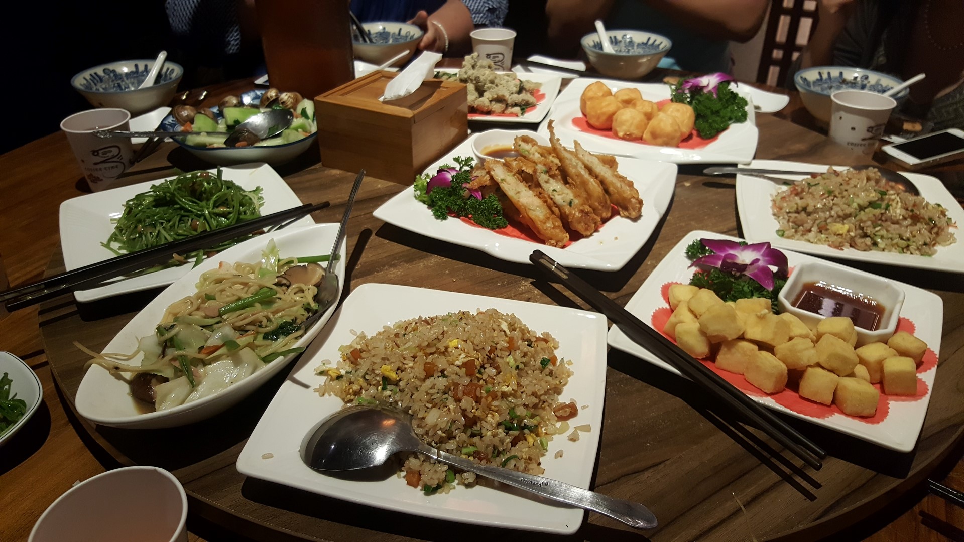 lokale-lekkernijen-tijdens-culinaire-rondreis-taiwan-azie-Dumplings eten in Tapei 101 - culinaire rondreis Taiwan