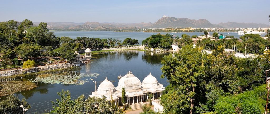 Lake-Pichola-in-Udaipur-tijdens-de-vakantie-door-India
